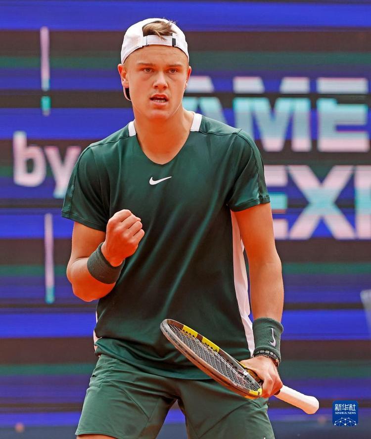 在赛场上无 在赛场上无